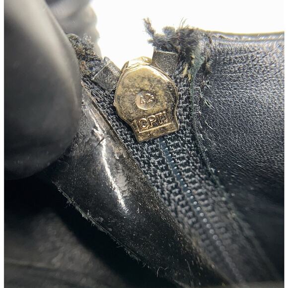 Gucci Black Patent Leather Bootie via Sophisticated Silhouette Size 9.5 - Picture 4 of 10